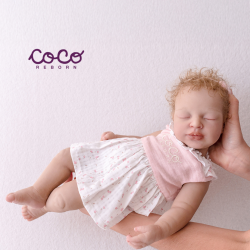 Galilea Dreams castaño claro rizado piel oscura